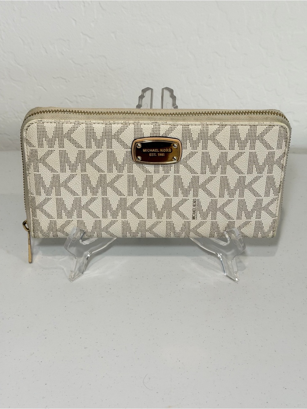 Michael Kors Jet Set Travel Full Zip Clutch Wallet Large